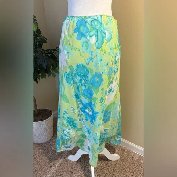 EUC Skirt: Large Floral Pattern on Soft Lime Green, Pull-On, Vintage c. 1990s - Picture 5 of 11